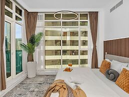 Centric Flat with Marina View