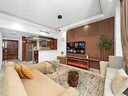 Centric Flat with Marina View