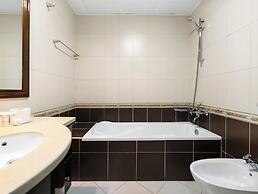 Centric Flat with Marina View