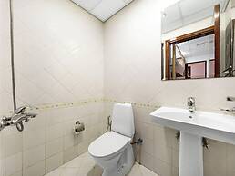 Centric Flat with Marina View