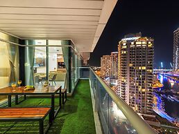 Centric Flat with Marina View