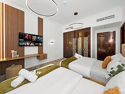 Centric Flat with Marina View