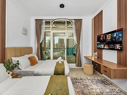 Centric Flat with Marina View