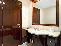 Centric Flat with Marina View