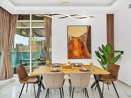 Centric Flat with Marina View