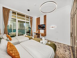 Centric Flat with Marina View
