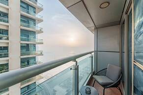 Large Flat with High Floor in Marina