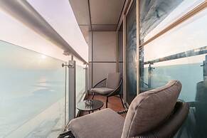 Large Flat with High Floor in Marina