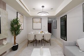 Large Flat with High Floor in Marina