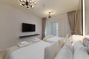 Large Flat with High Floor in Marina