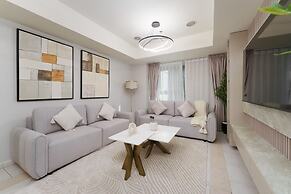 Large Flat with High Floor in Marina