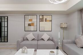 Large Flat with High Floor in Marina