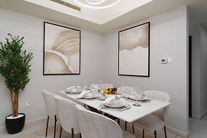 Large Flat with High Floor in Marina