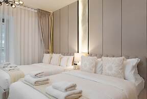 Large Flat with High Floor in Marina