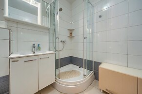 Comfortable apartments Obad, 4 min walk to Znjan beach