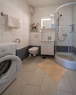 Comfortable apartments Obad, 4 min walk to Znjan beach