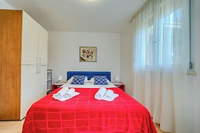 Comfortable apartments Obad, 4 min walk to Znjan beach