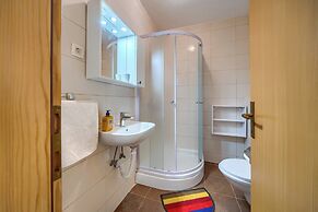 Comfortable apartments Obad, 4 min walk to Znjan beach