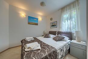 Comfortable apartments Obad, 4 min walk to Znjan beach