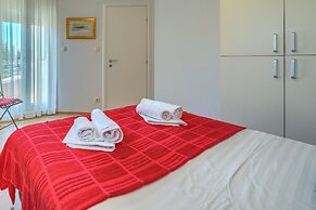 Comfortable apartments Obad, 4 min walk to Znjan beach