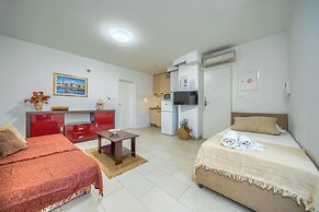 Comfortable apartments Obad, 4 min walk to Znjan beach