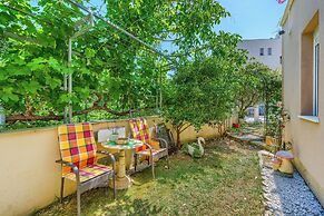 Comfortable apartments Obad, 4 min walk to Znjan beach