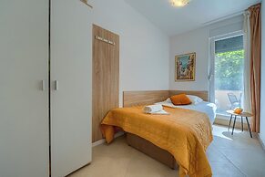 Comfortable apartments Obad, 4 min walk to Znjan beach