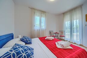 Comfortable apartments Obad, 4 min walk to Znjan beach