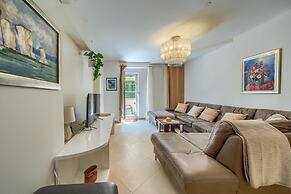 Comfortable apartments Obad, 4 min walk to Znjan beach