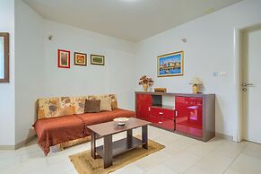 Comfortable apartments Obad, 4 min walk to Znjan beach