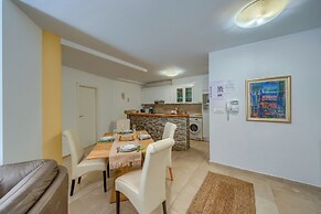 Comfortable apartments Obad, 4 min walk to Znjan beach