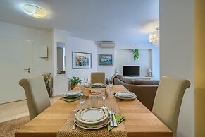 Comfortable apartments Obad, 4 min walk to Znjan beach