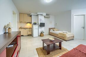Comfortable apartments Obad, 4 min walk to Znjan beach