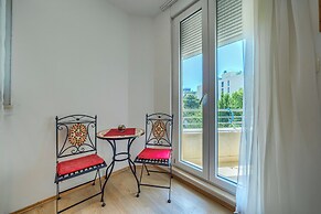 Comfortable apartments Obad, 4 min walk to Znjan beach