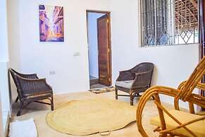 Uhuru Hotel & Restaurant