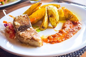 Uhuru Hotel & Restaurant