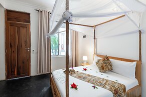 Uhuru Hotel & Restaurant