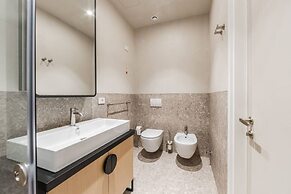 Lakeside Luxe Apartment 2BR Prime Location