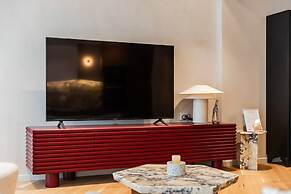 Lakeside Luxe Apartment 2BR Prime Location