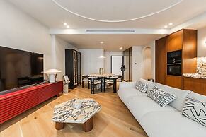 Lakeside Luxe Apartment 2BR Prime Location