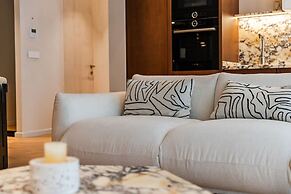 Lakeside Luxe Apartment 2BR Prime Location