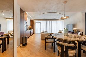 Lakeside Luxe Apartment 2BR Prime Location