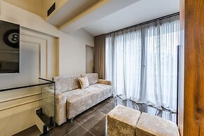 Miracle No 8 Central Modern Duplex