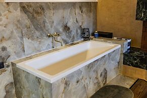 Miracle No 8 Central Modern Duplex