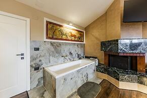 Miracle No 8 Central Modern Duplex