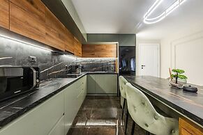Miracle No 8 Central Modern Duplex