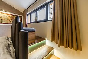 Miracle No 8 Central Modern Duplex