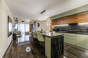 Miracle No 8 Central Modern Duplex