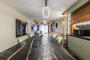 Miracle No 8 Central Modern Duplex