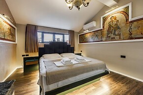 Miracle No 8 Central Modern Duplex